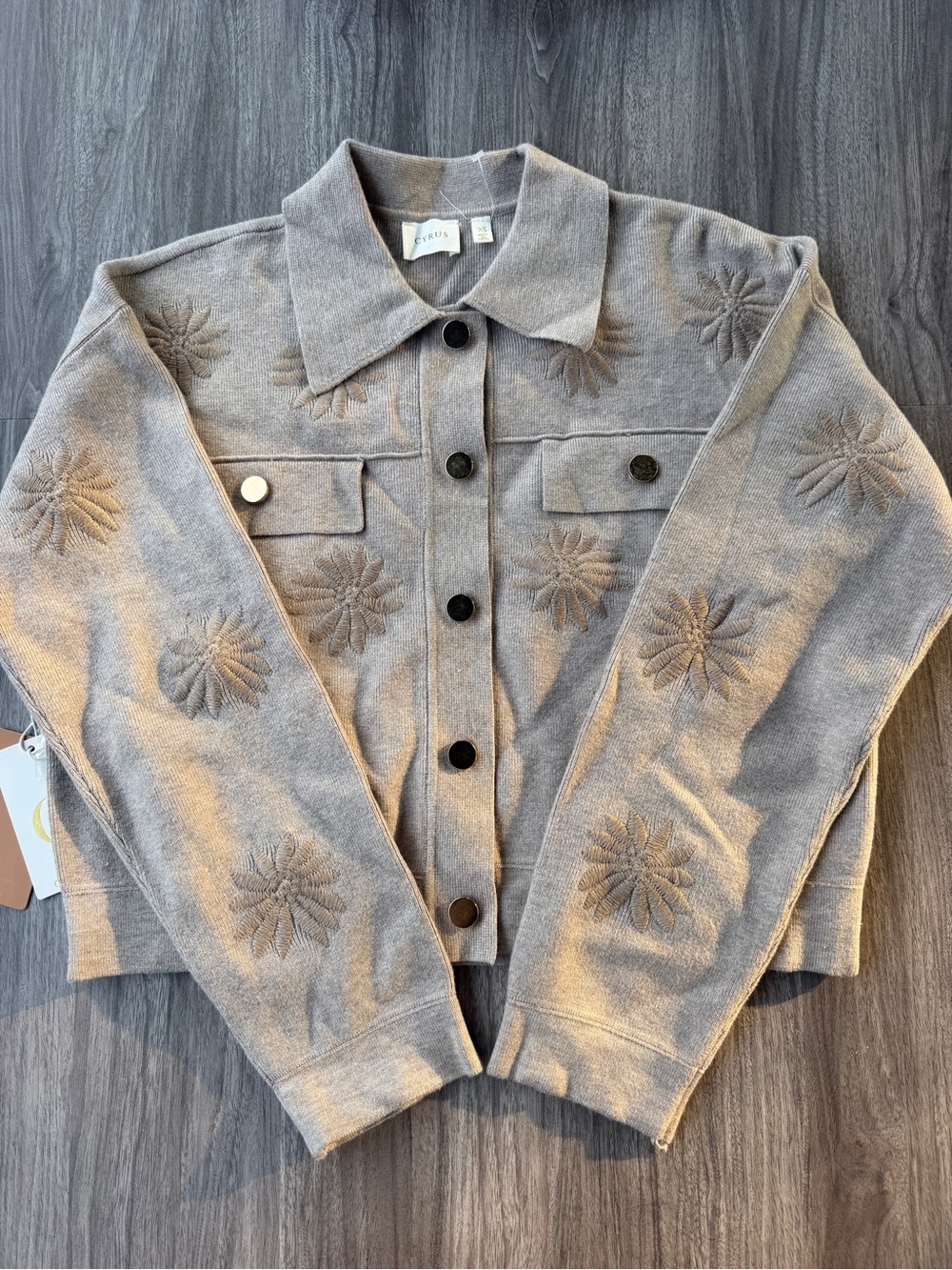 Cyrus Floral Embroidered Knit Shacket Sz XS Grey Heather Button Front Sweater